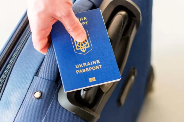 Поради, де знайти страховку на польську візу